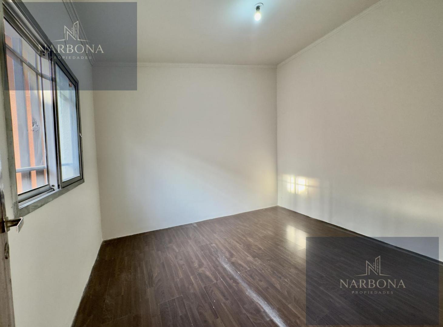 Foto de VENTA CASA 2 DORMITORIOS COMODÍN, PATIO, TERRAZA Y COCHERA EN BARRIO, imagen 3