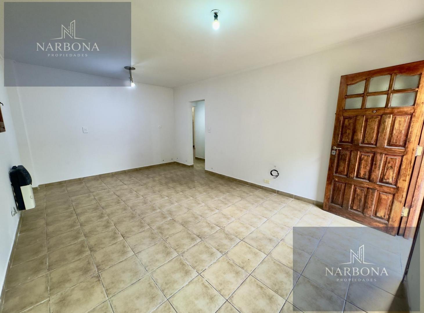 Foto de VENTA CASA 2 DORMITORIOS COMODÍN, PATIO, TERRAZA Y COCHERA EN BARRIO, imagen 5