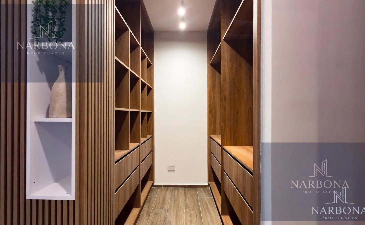 VENTA DEPARTAMENTO 3 DORMITORIOS CON BALCÓN TERRAZA, QUINCHO, PARRILLERO, PILETA Y COCHERA. 4
