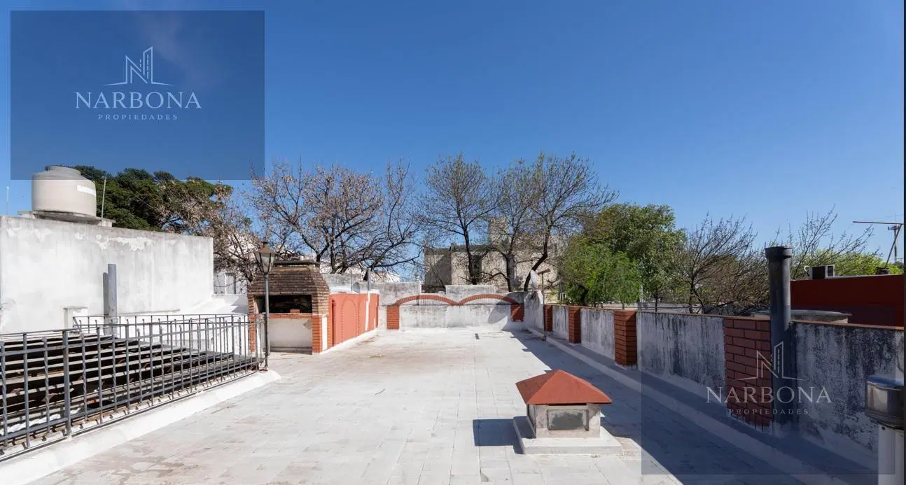 Casa 4 Dormitorios con cochera en Barrio España y Hospitales. Apto Crédito 5