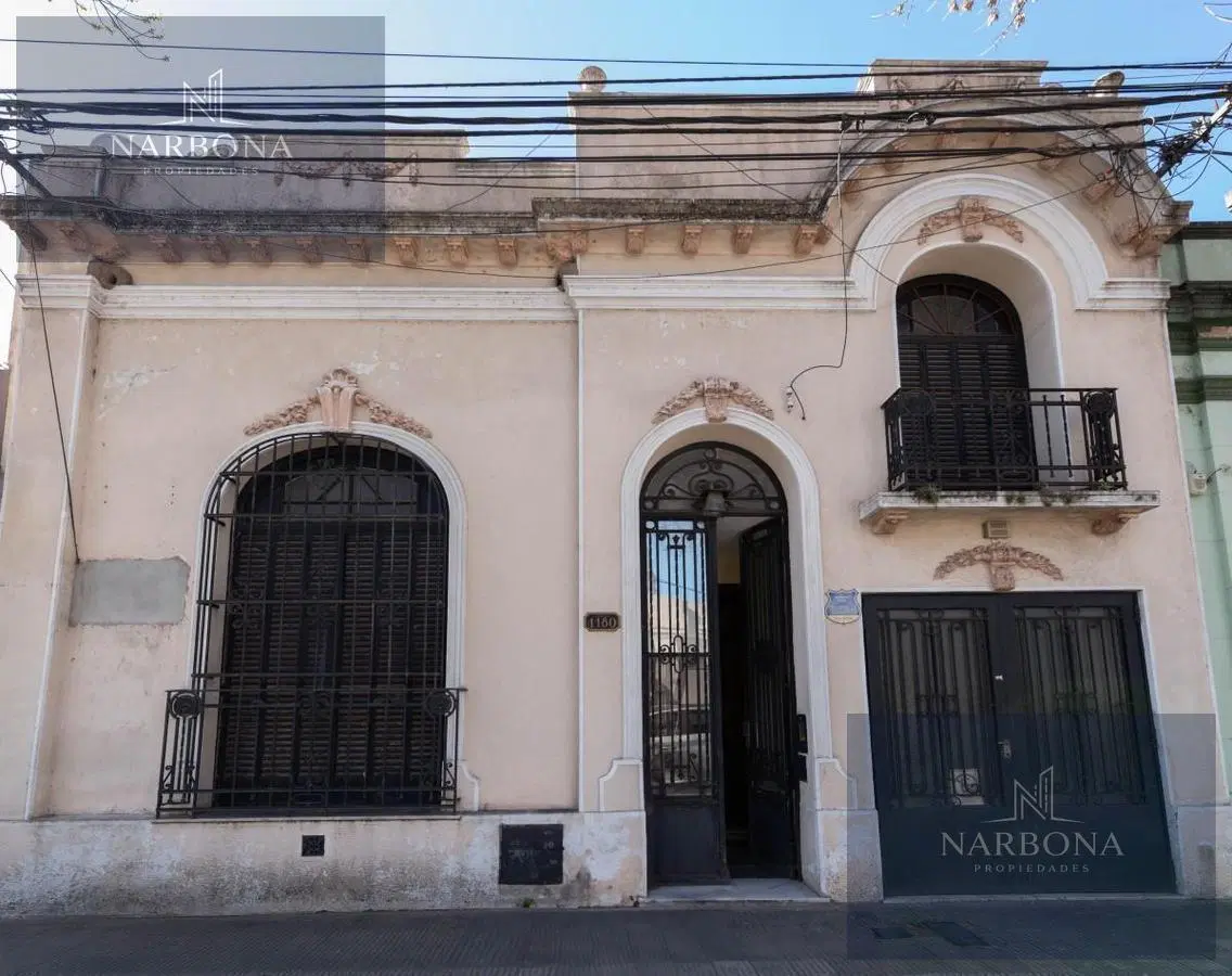 Casa 4 Dormitorios con cochera en Barrio España y Hospitales. Apto Crédito 1