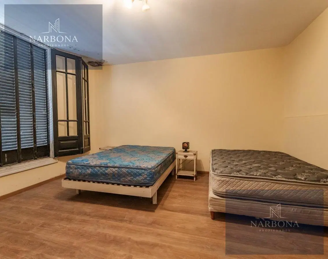 Casa 4 Dormitorios con cochera en Barrio España y Hospitales. Apto Crédito 2