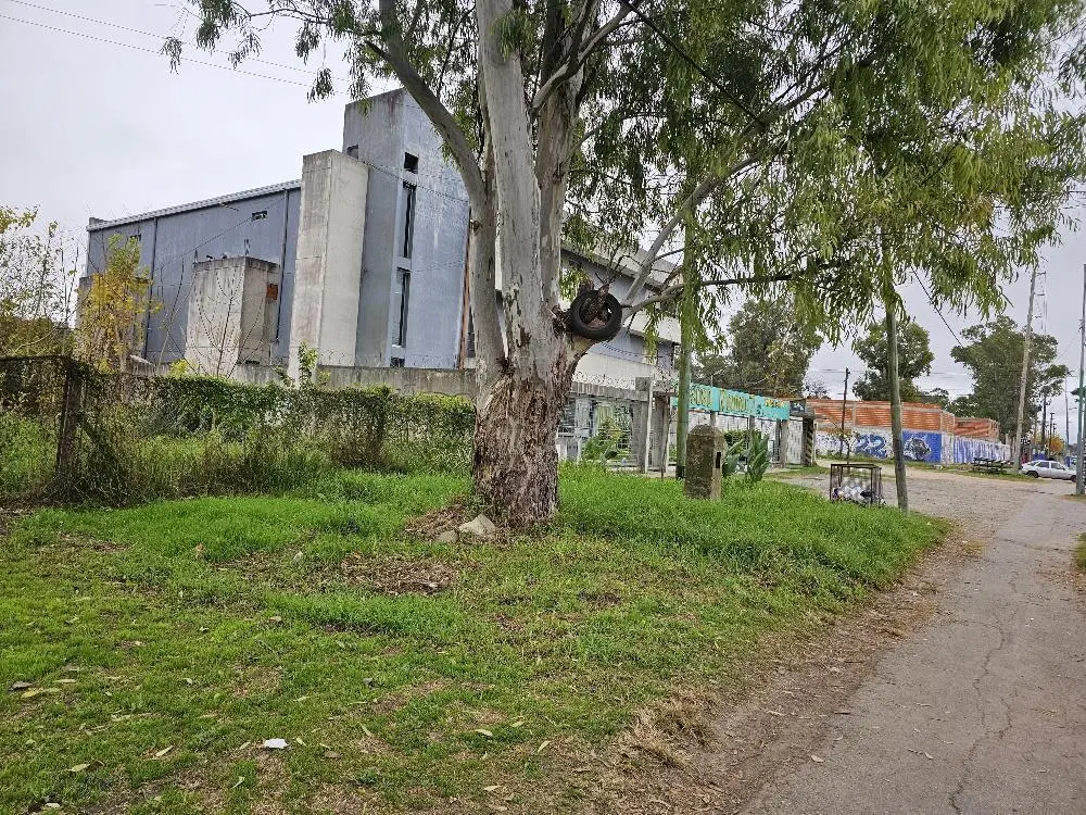 Terreno en Villa Elvira 1