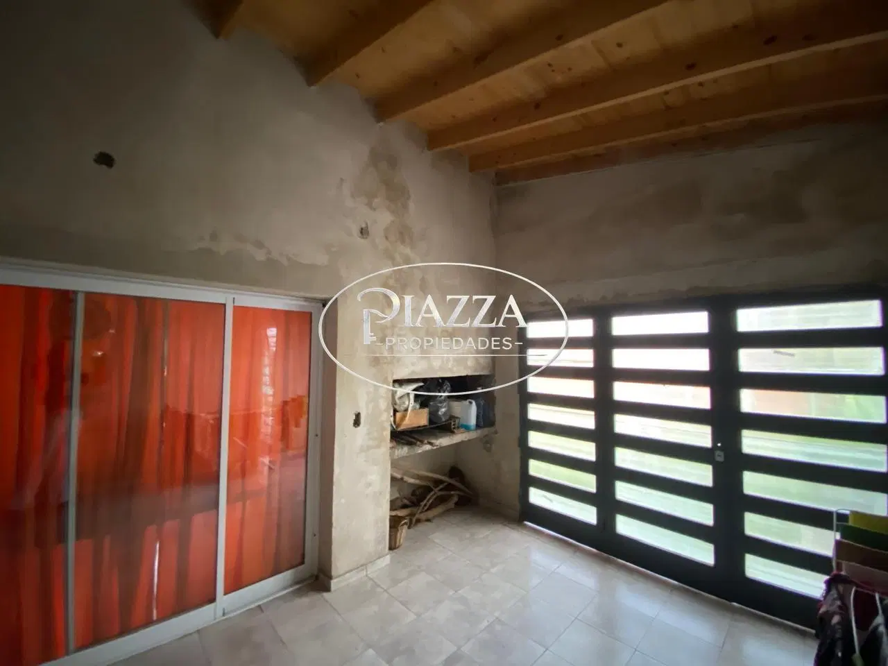 Casa en venta La Plata -  3 dormitorios - Cochera para 3 autos 2