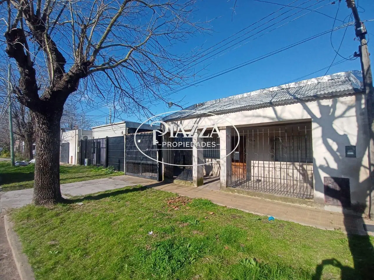 Casa 2 dormis - Cochera y Salón de usos múltiples - Los Hornos 4