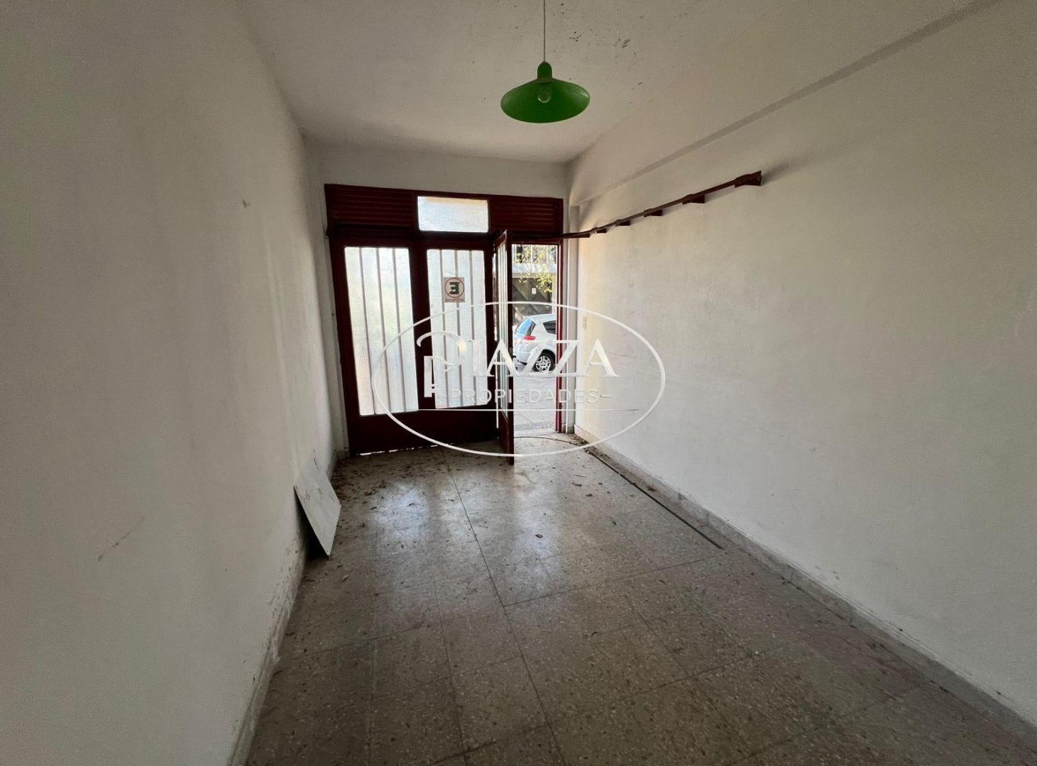Foto de Cochera cubierta privada de 12 m² – Ideal auto o guardado – 57 y 21, La, imagen 4