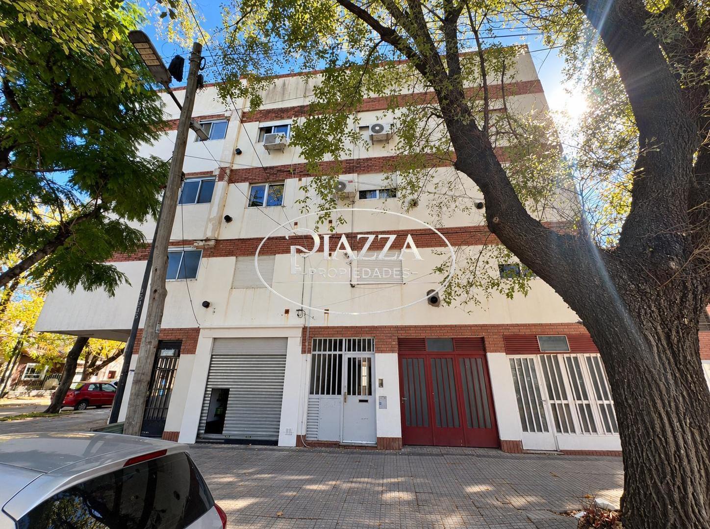 Foto de Cochera cubierta privada de 12 m² – Ideal auto o guardado – 57 y 21, La, imagen 2