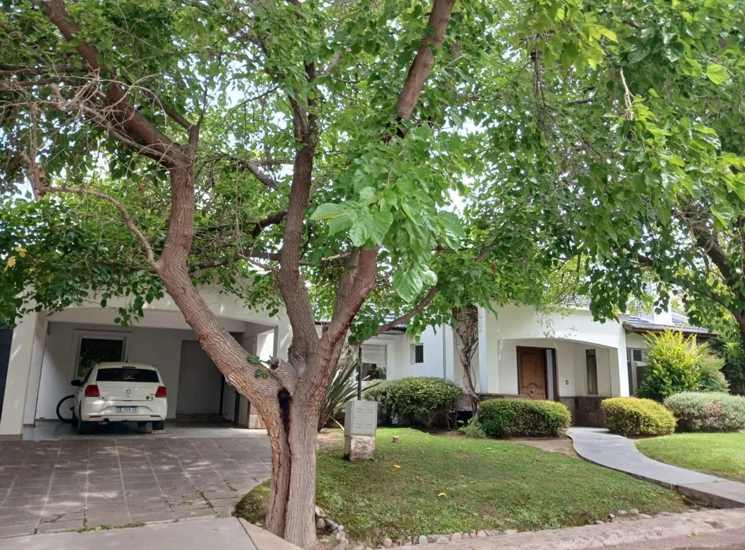 SD PROPIEDADES VENDE HERMOSA CASA EN BARRIO PRIVADO VIAMONTE 4