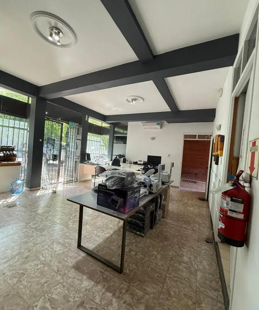 SD PROPIEDADES OFRECE propiedad con vivienda, oficinas y galpón en Godoy Cruz 4