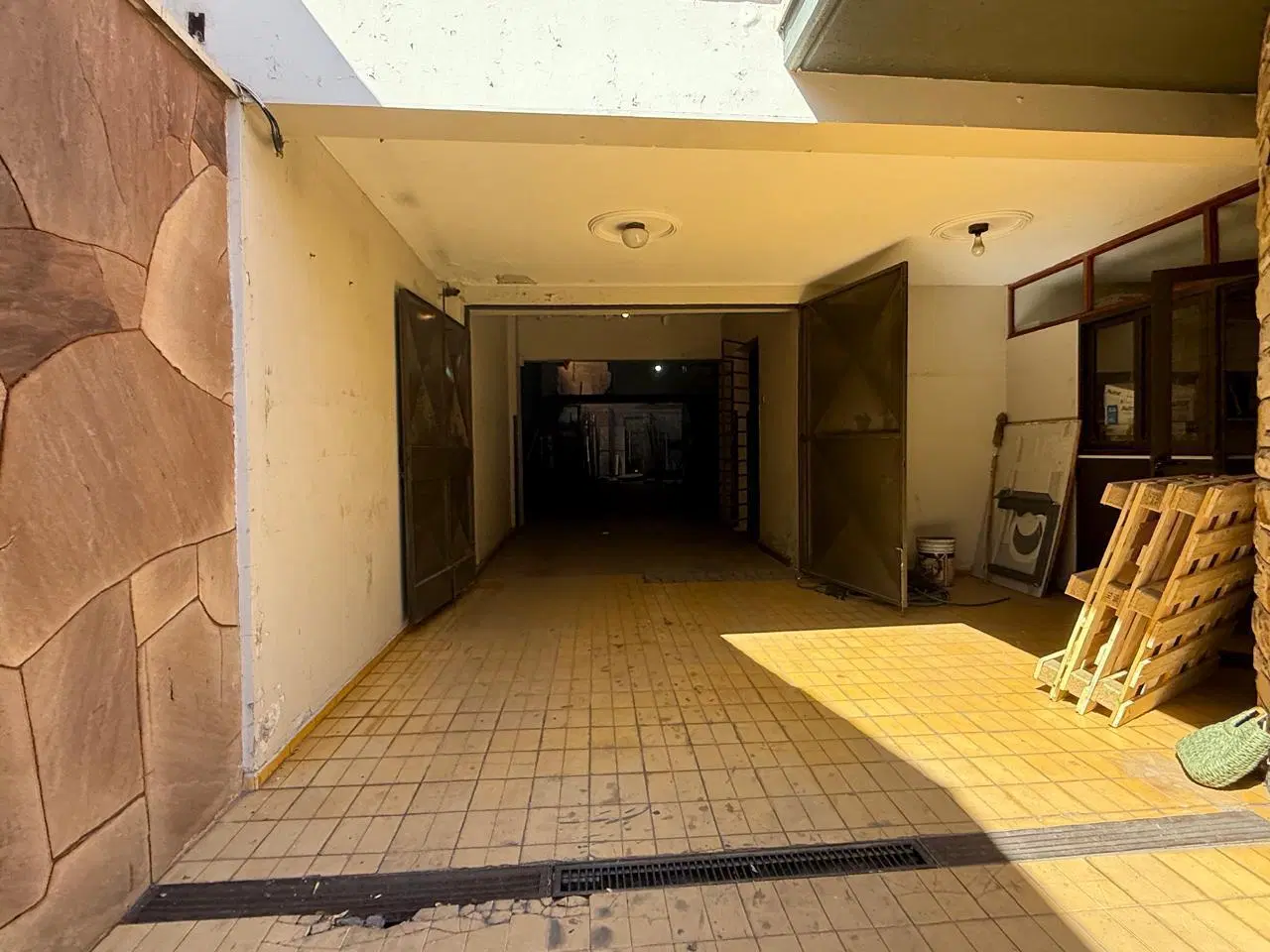 SD PROPIEDADES OFRECE propiedad con vivienda, oficinas y galpón en Godoy Cruz 5