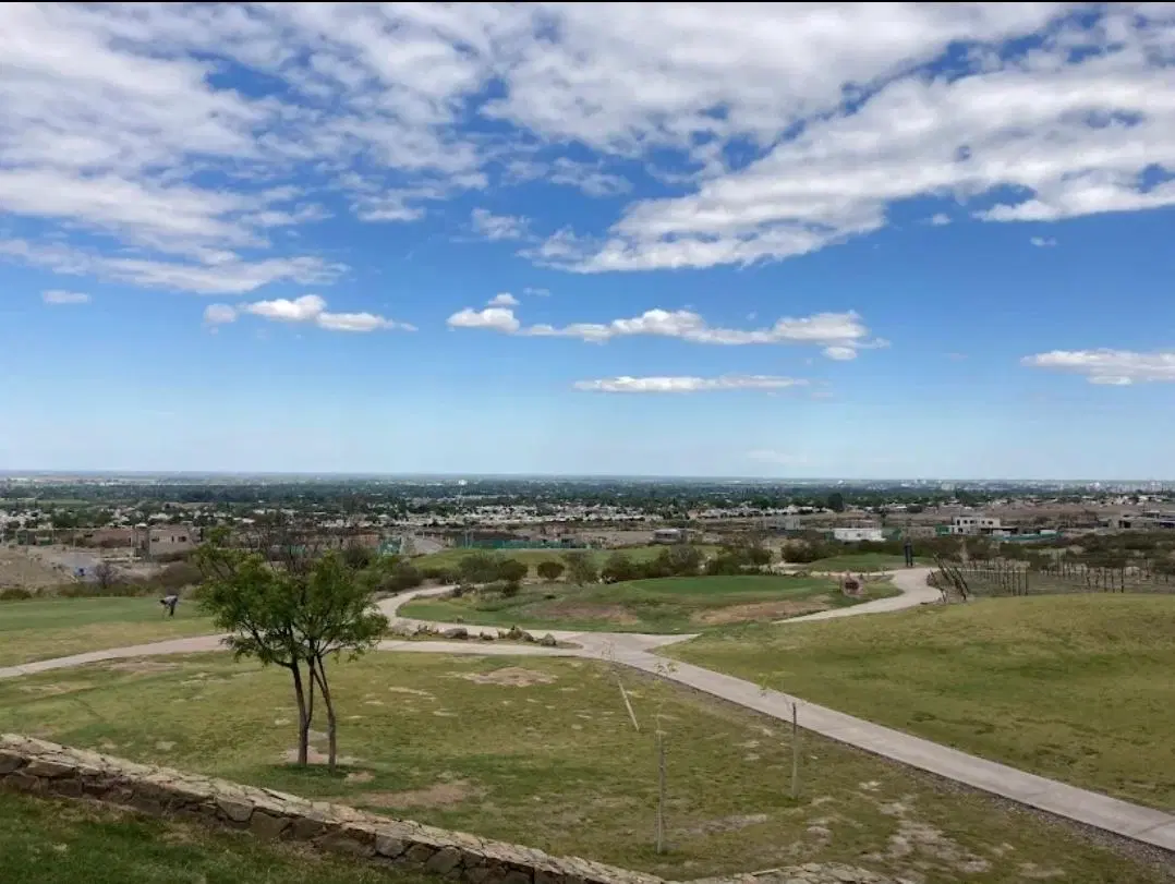 SD PROPIEDADES OFRECE Exclusivo lote en venta en Mendoza Norte Country Club 5