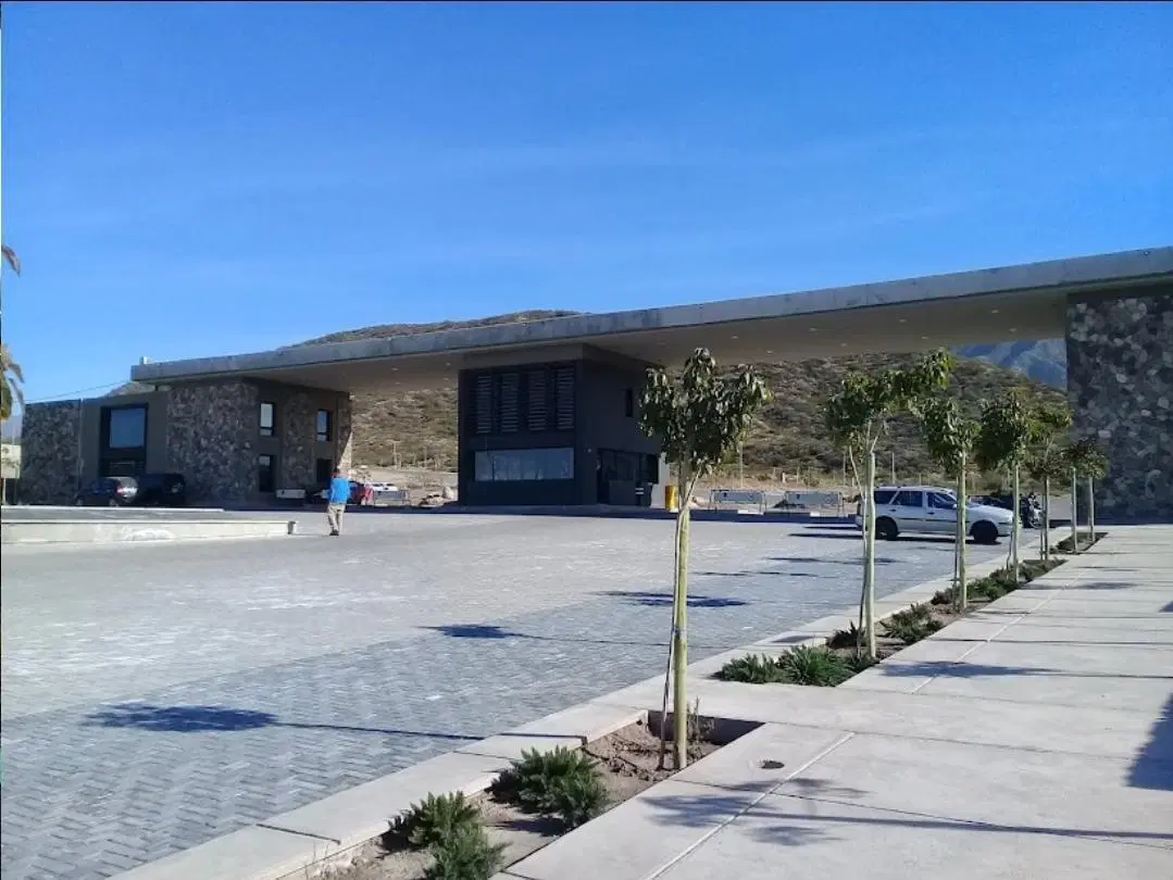 SD PROPIEDADES OFRECE Exclusivo lote en venta en Mendoza Norte Country Club 4