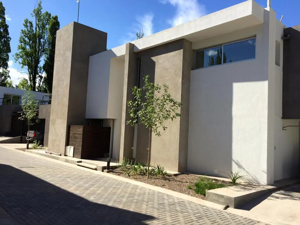 SD PROPIEDADES OFRECE Exclusivo dúplex de categoría en Lujan de Cuyo 3