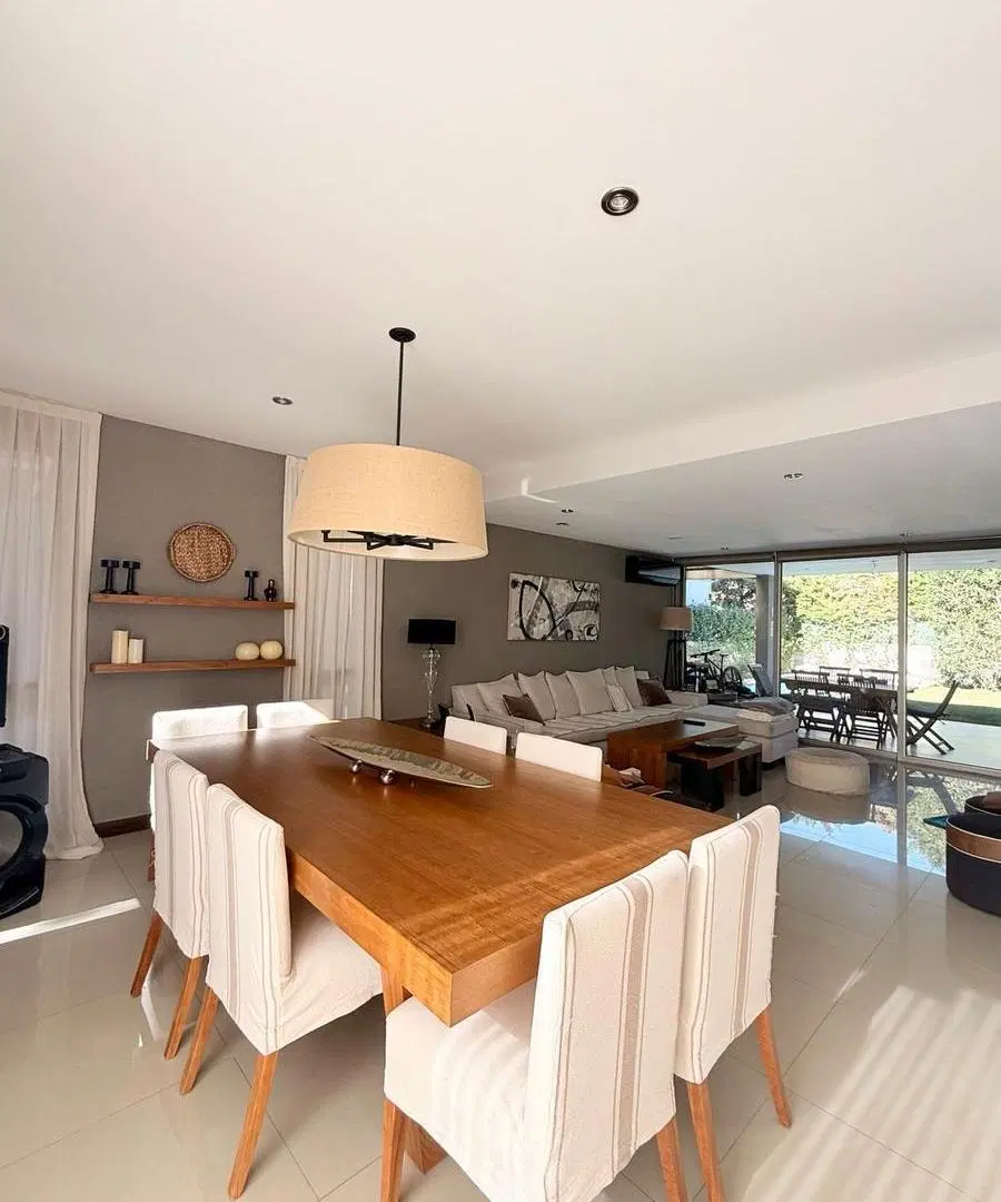 SD PROPIEDADES VENDE EXCLUSIVA CASA EN DALVIAN – DISEÑO, CONFORT Y CATEGORÍA 4