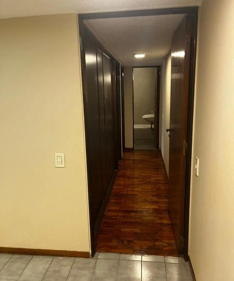 SD PROPIEDADES ofrece en ALQUILER Departamento de 2 Dormitorios con Cochera en Pleno Centro de Mendo 2