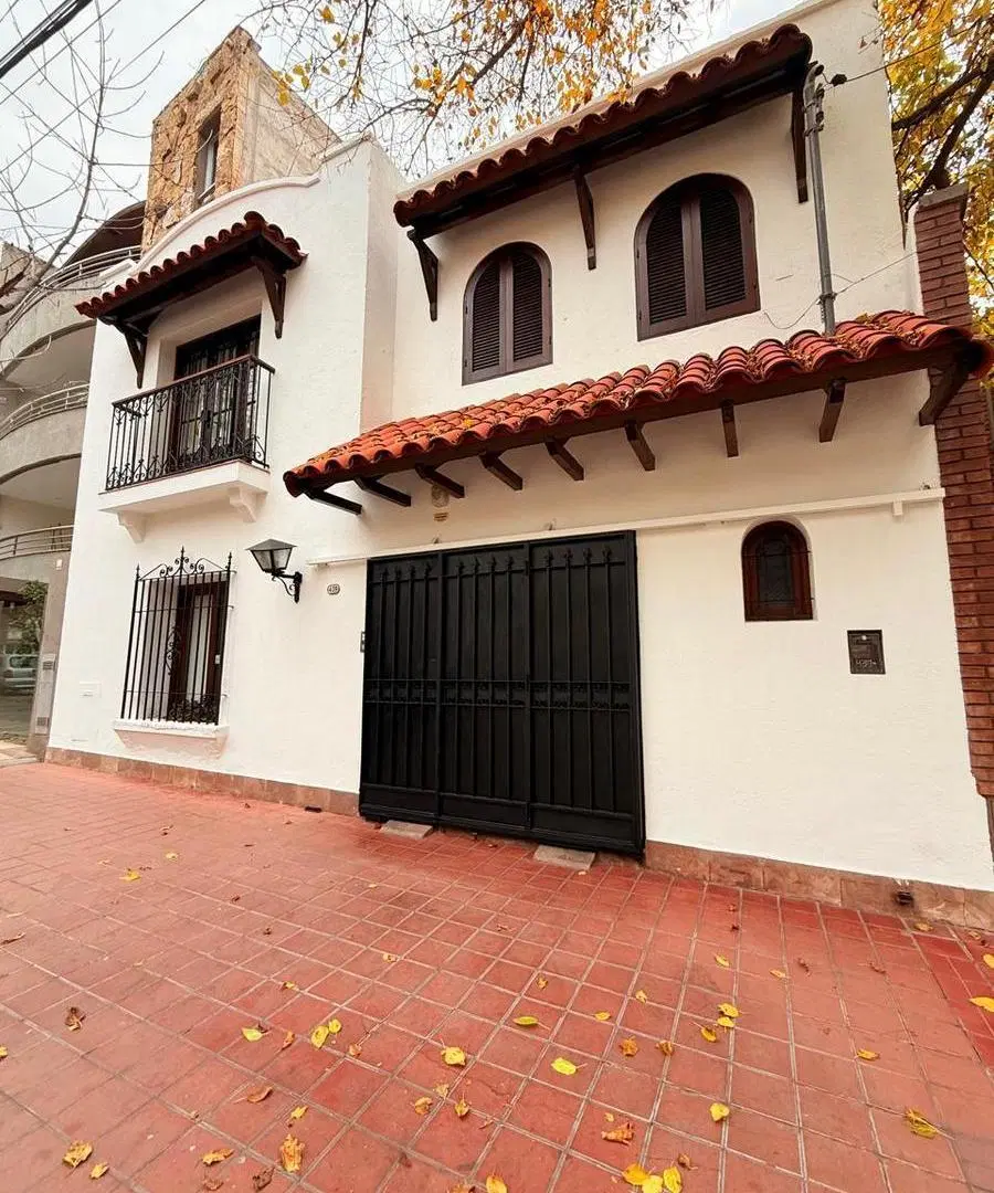 SD PROPIEDADES ofrece a la VENTA importante propiedad sobre calle Julio Leonidas Aguirre. 2