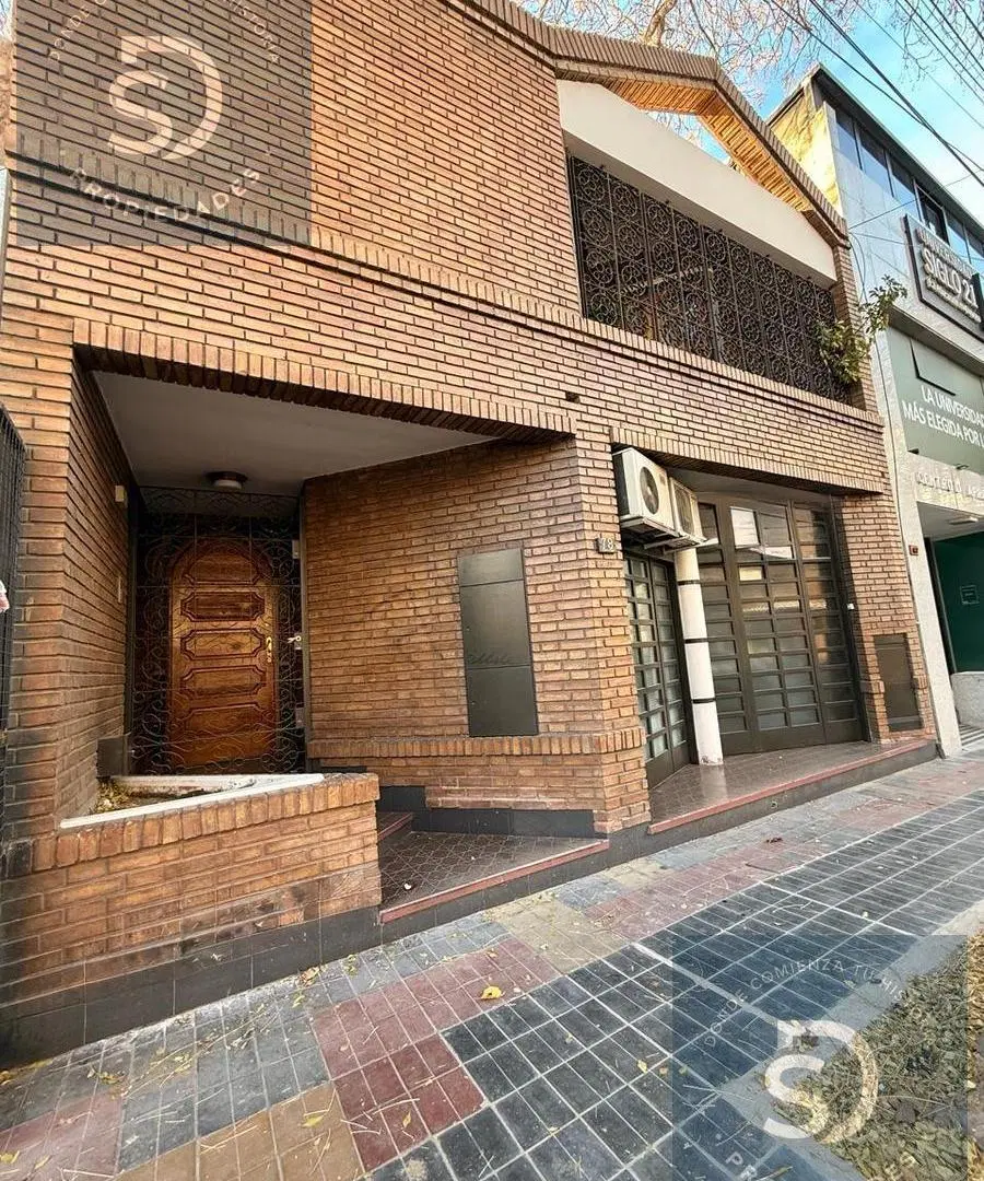 SD PROPIEDADES ofrece a la VENTA importante propiedad sobre calle Don Bosco, Ciudad de Mendoza. 2