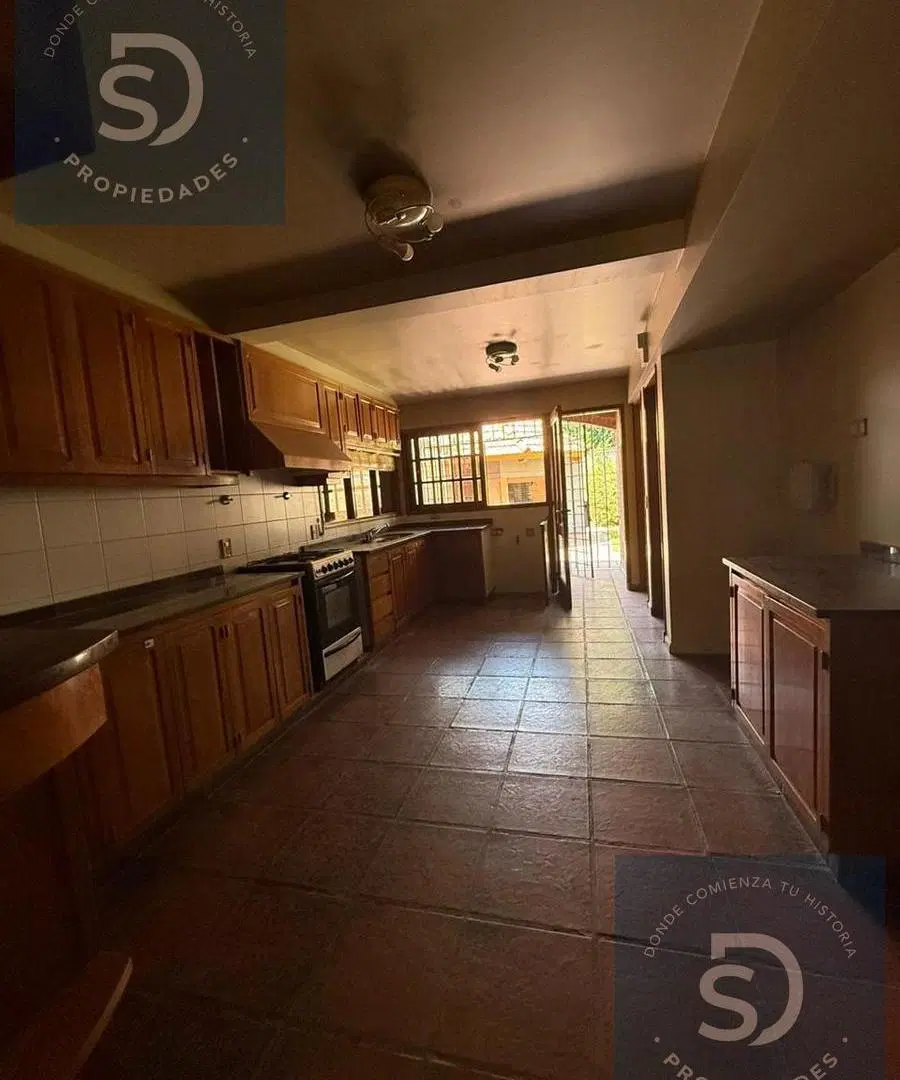 HERMOSA CASA EN SEXTA SECCION 8
