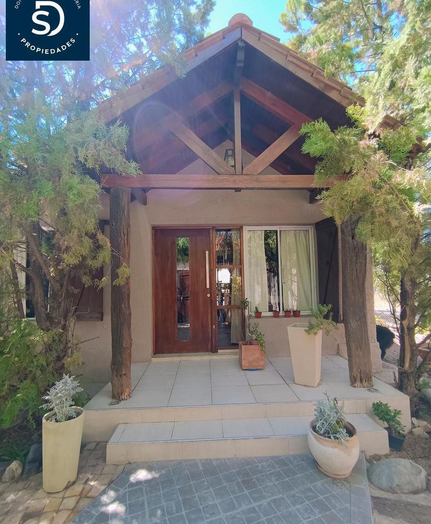 Foto de SD PROPIEDADES ofrece a la VENTA Hermosa Casa en el Barrio Cerro de la Capilla, El Challao., imagen 1