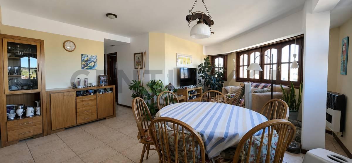 VENTA PISO DE 3 AMBIENTES CON DEPENDENCIA Y TERRAZA PROPIA