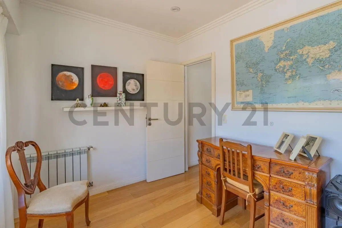 VENTA CASA 4 AMBIENTES COCHERA DOBLE Y PILETA GUEMES 3