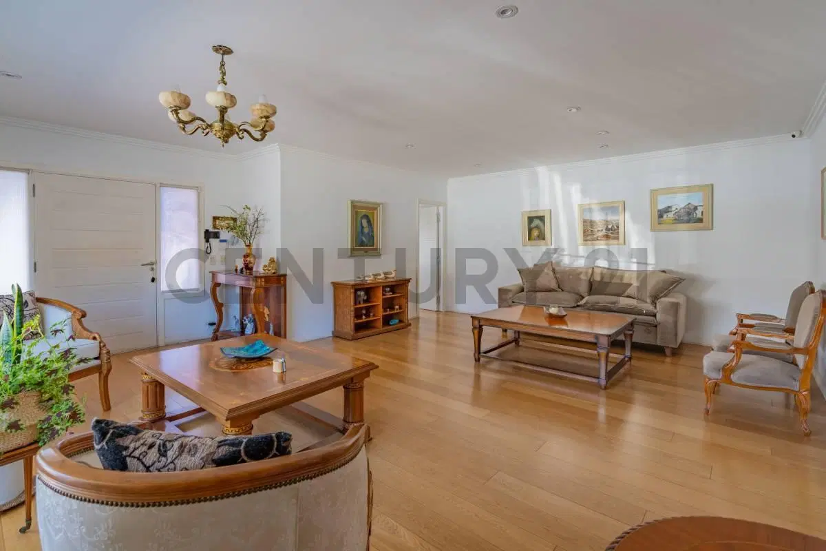 VENTA CASA 4 AMBIENTES COCHERA DOBLE Y PILETA GUEMES 5