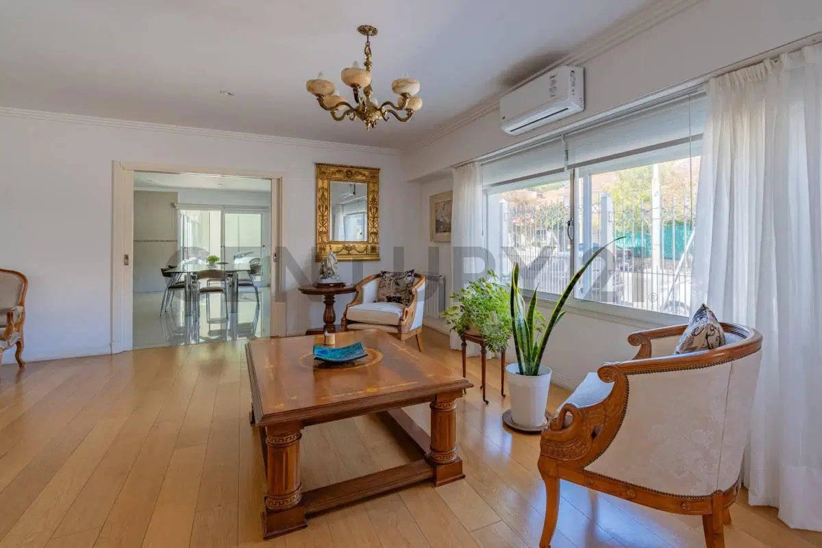 VENTA CASA 4 AMBIENTES COCHERA DOBLE Y PILETA GUEMES 4