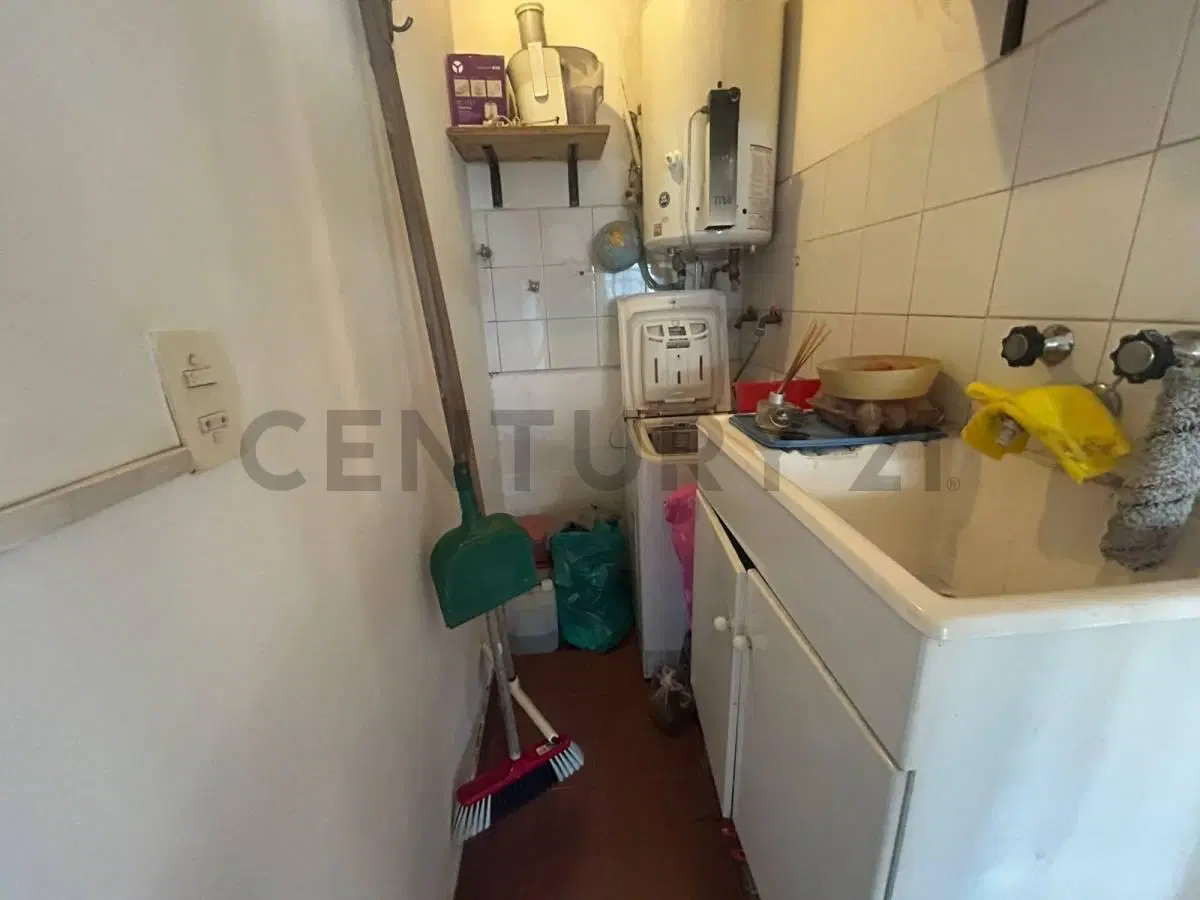 VENTA CASA 4 AMBIENTES CON COCHERA DOBLE B.LOPEZ DE GOMARA 2