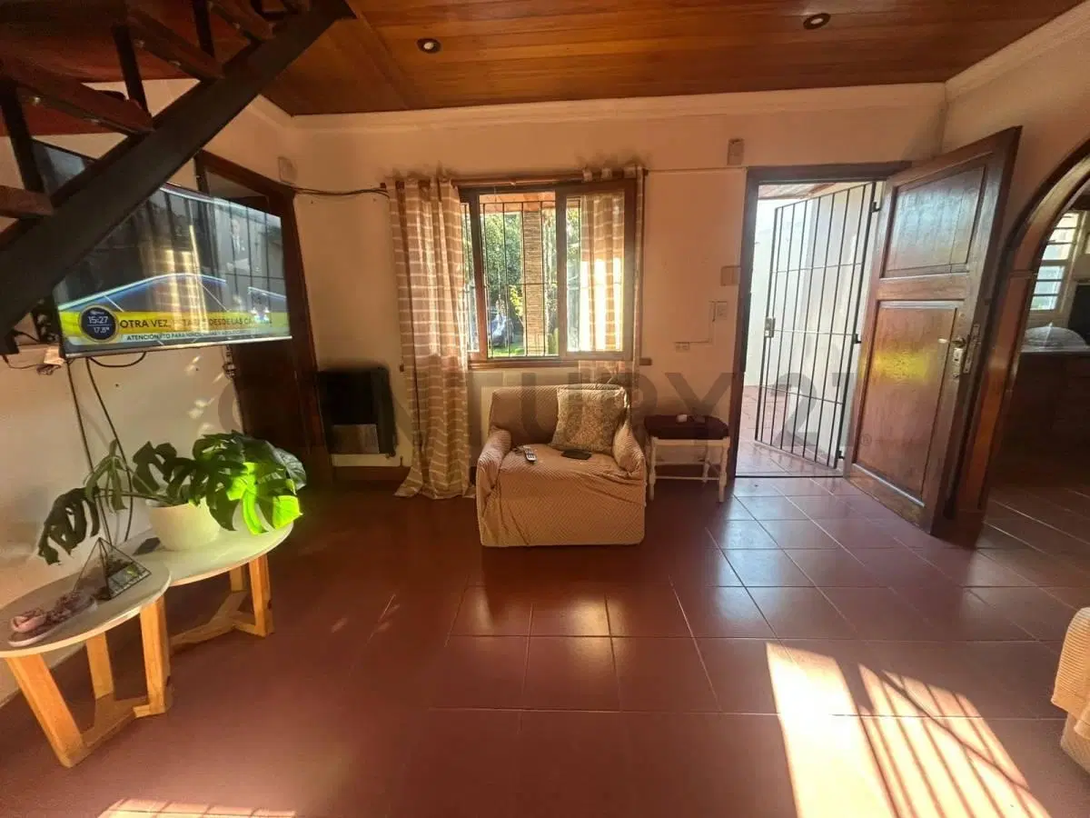 VENTA CASA 4 AMBIENTES CON COCHERA DOBLE B.LOPEZ DE GOMARA 2