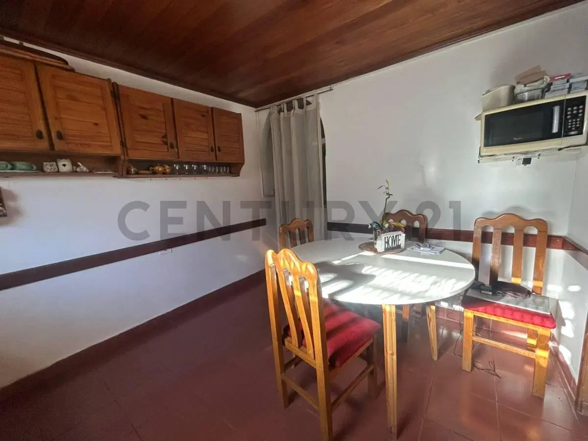 VENTA CASA 4 AMBIENTES CON COCHERA DOBLE B.LOPEZ DE GOMARA 5