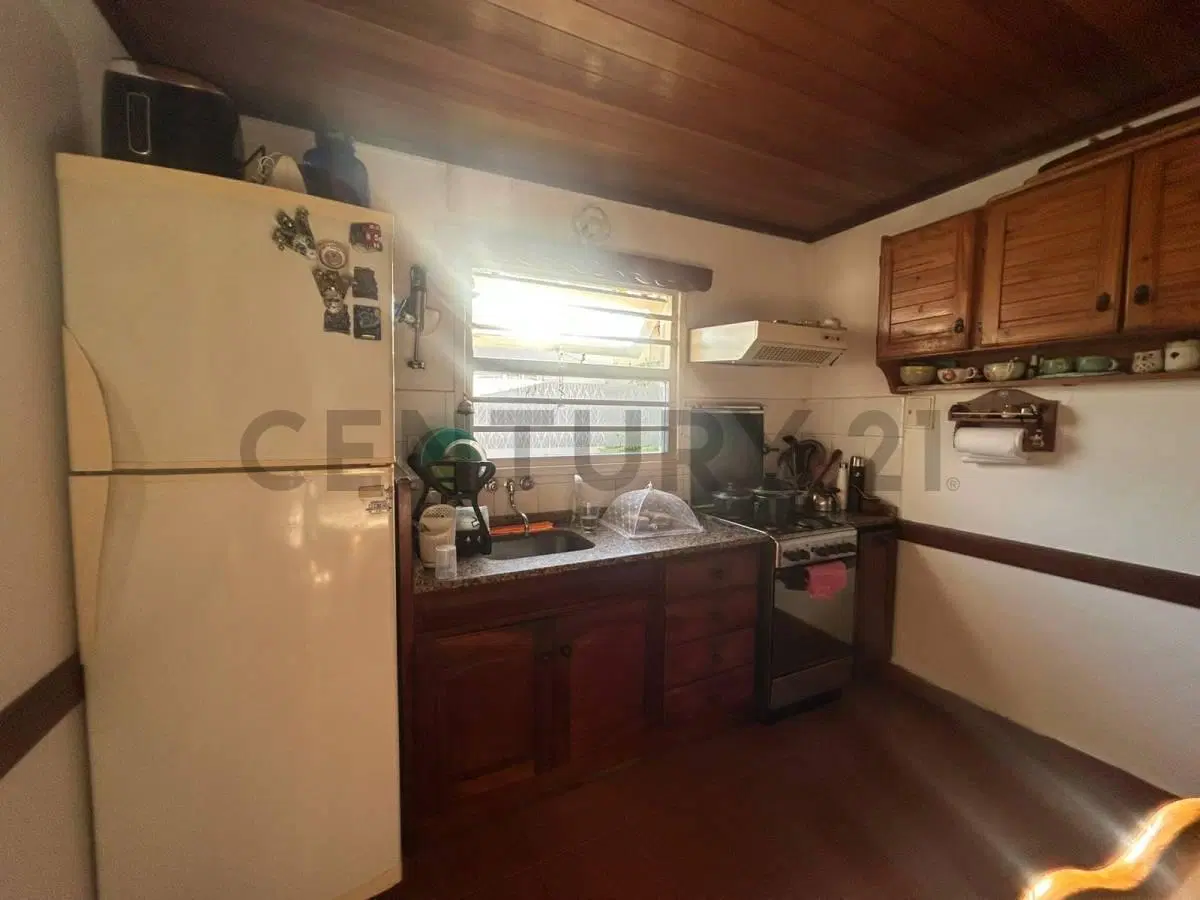 VENTA CASA 4 AMBIENTES CON COCHERA DOBLE B.LOPEZ DE GOMARA 4