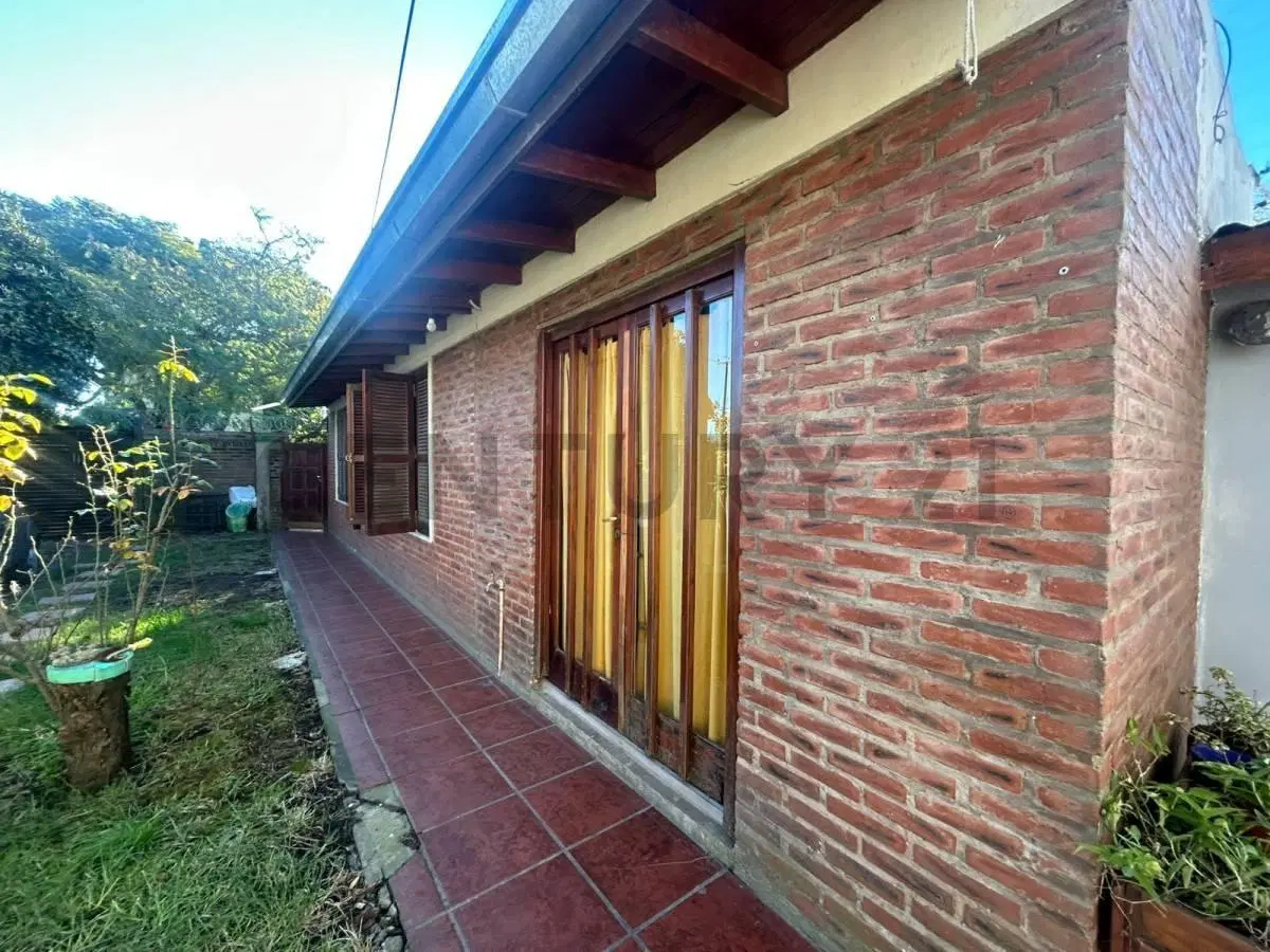 VENTA CASA 4 AMBIENTES CON COCHERA DOBLE B.LOPEZ DE GOMARA 5