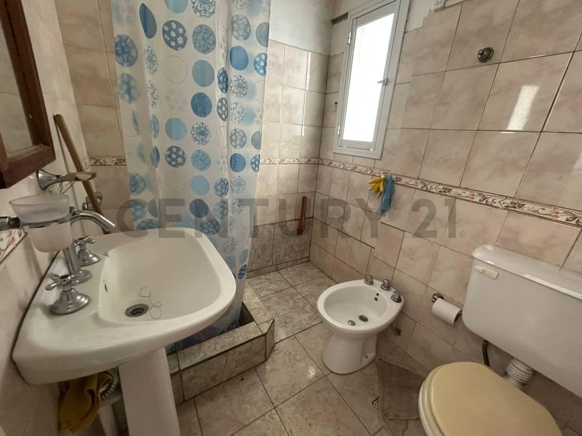 Foto de Venta departamento 2 ambientes al frente. Zona Plaza Colon., imagen 2
