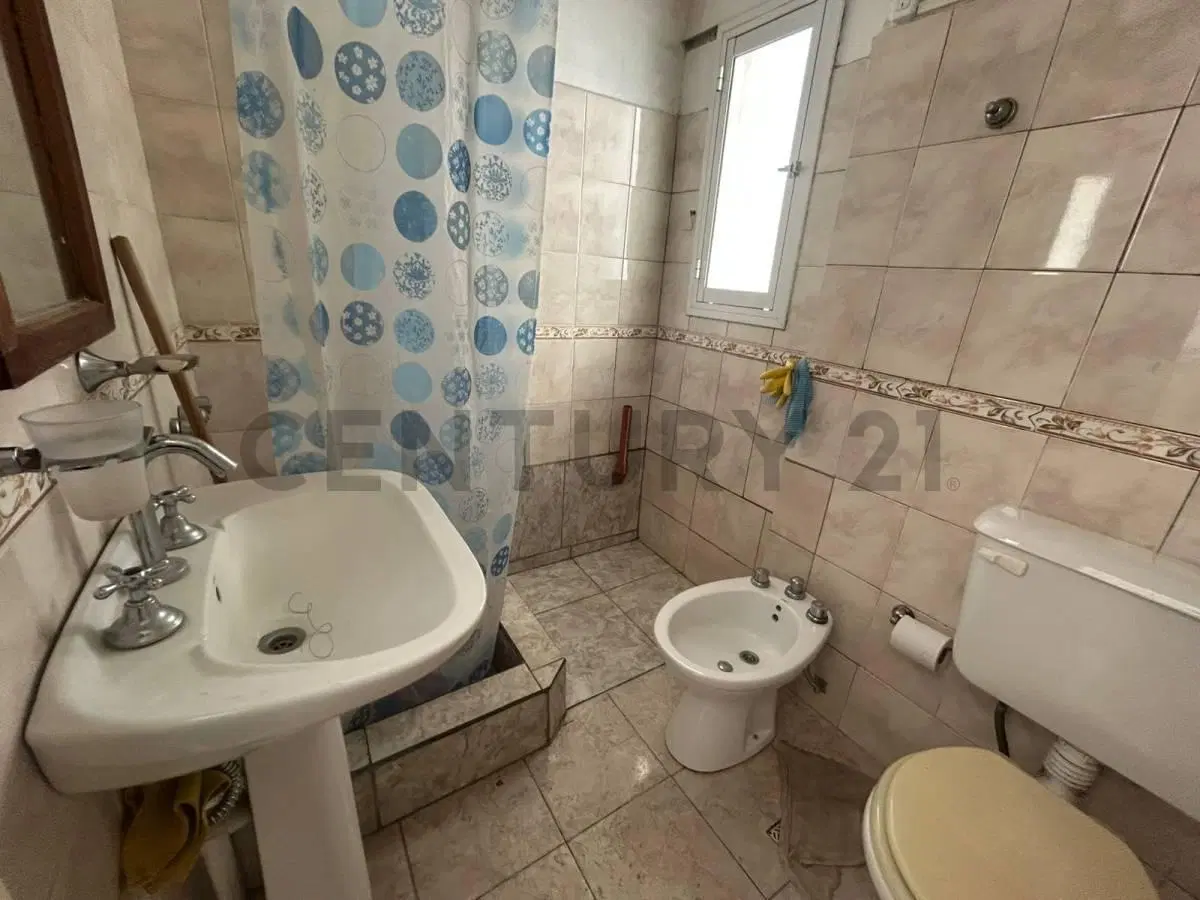 Venta departamento 2 ambientes al frente. Zona Plaza Colon. 2