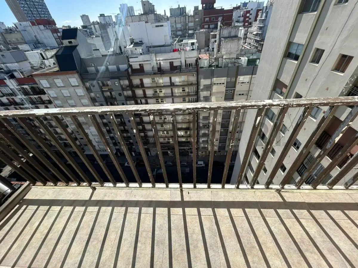 Venta departamento 2 ambientes al frente. Zona Plaza Colon. 3
