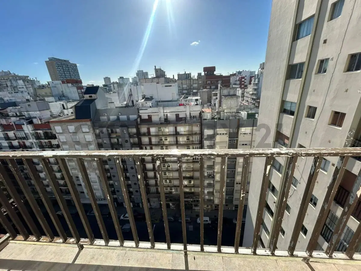 Venta departamento 2 ambientes al frente. Zona Plaza Colon. 3