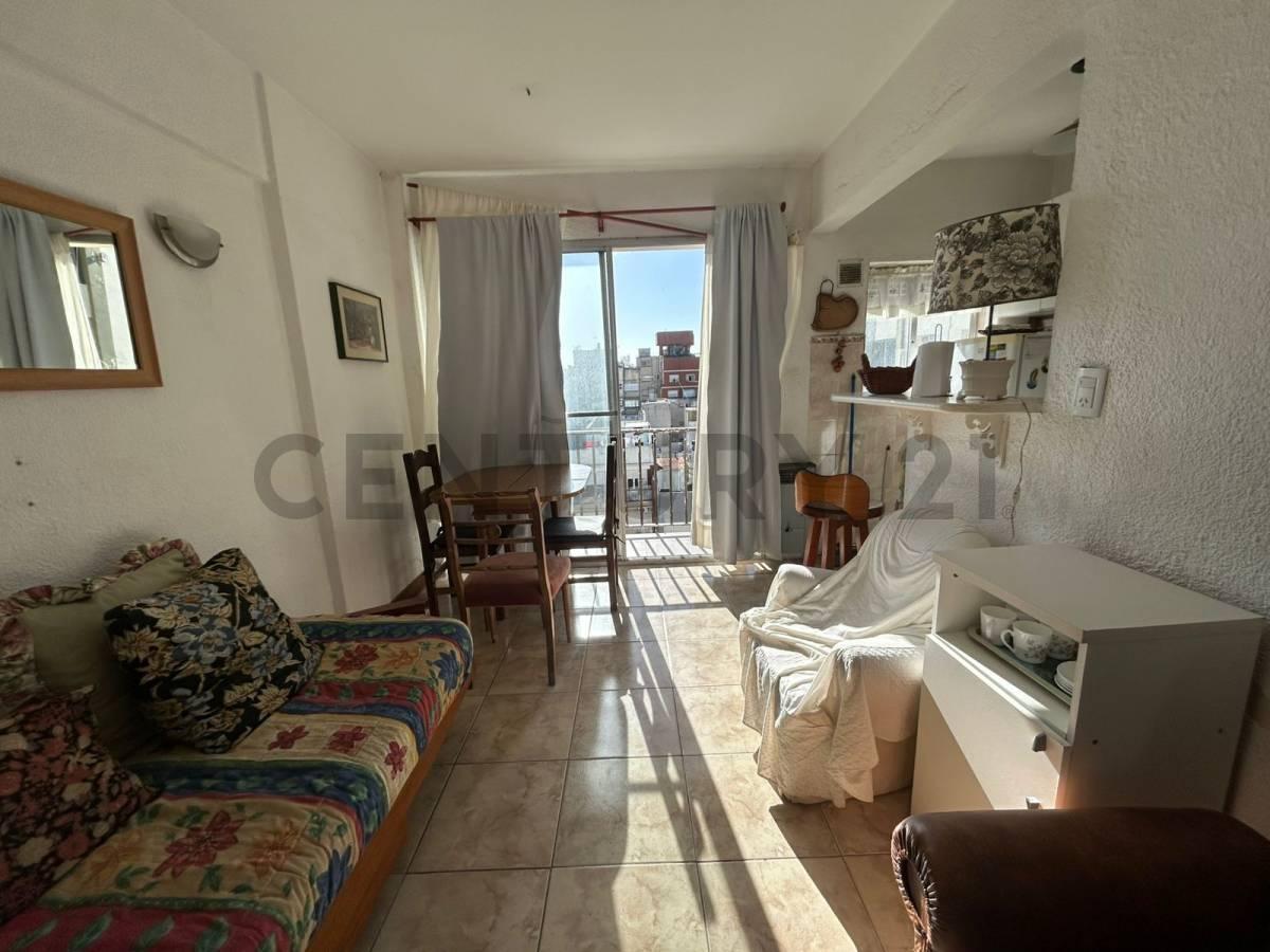 Venta departamento 2 ambientes al frente. Zona Plaza Colon.