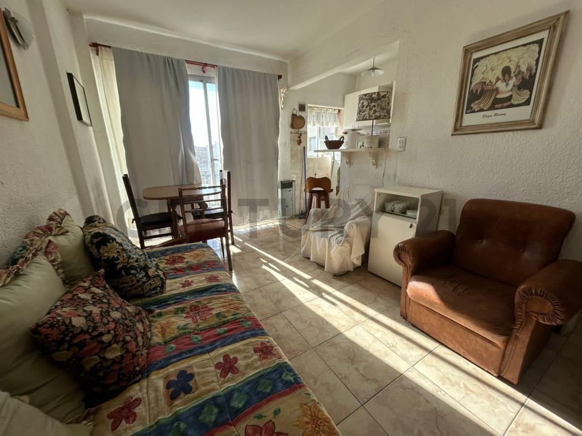 Foto de Venta departamento 2 ambientes al frente. Zona Plaza Colon., imagen 1