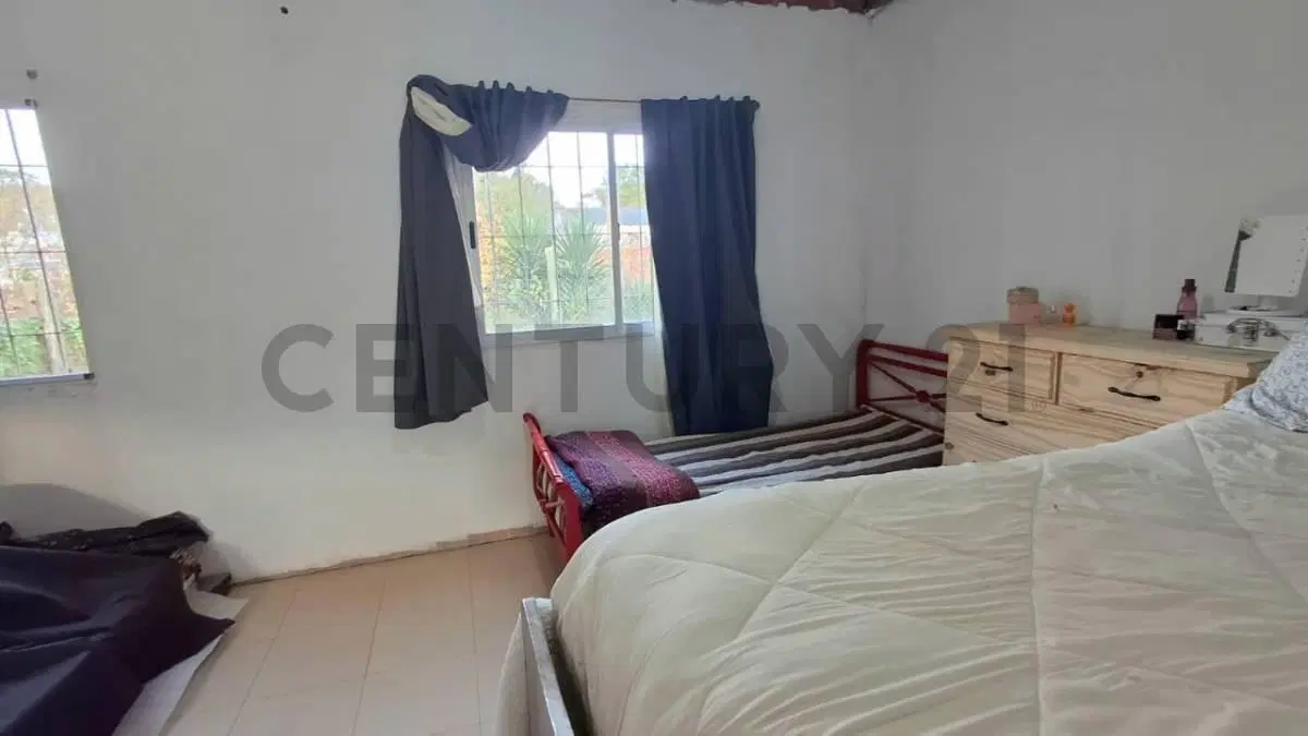 Venta - Casa sobre lote en Barrio Felix U Camet 4