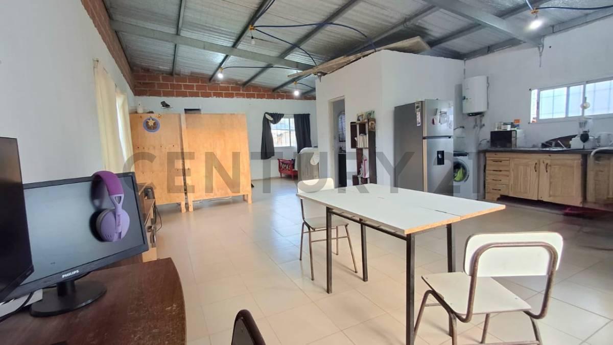 Foto de Venta - Casa sobre lote en Barrio Felix U Camet, imagen 1