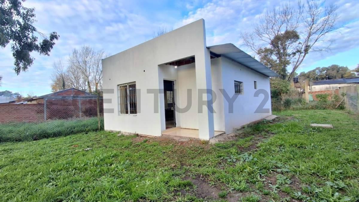 Foto de Venta - Casa sobre lote en Barrio Felix U Camet, imagen 2