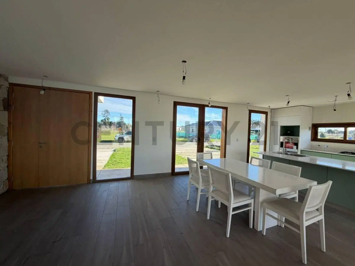 Casa en venta en Arenas Chico 4 ambientes 8