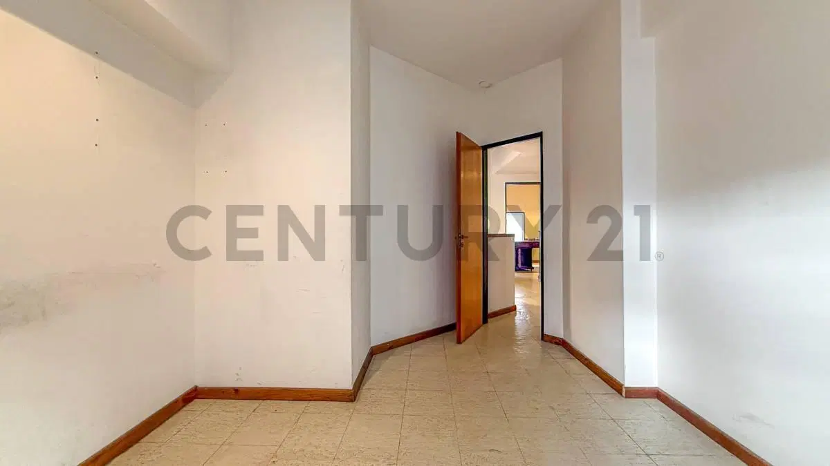 VENTA SEMI PISO OFICINAS ZONA TRIBUNALES 5