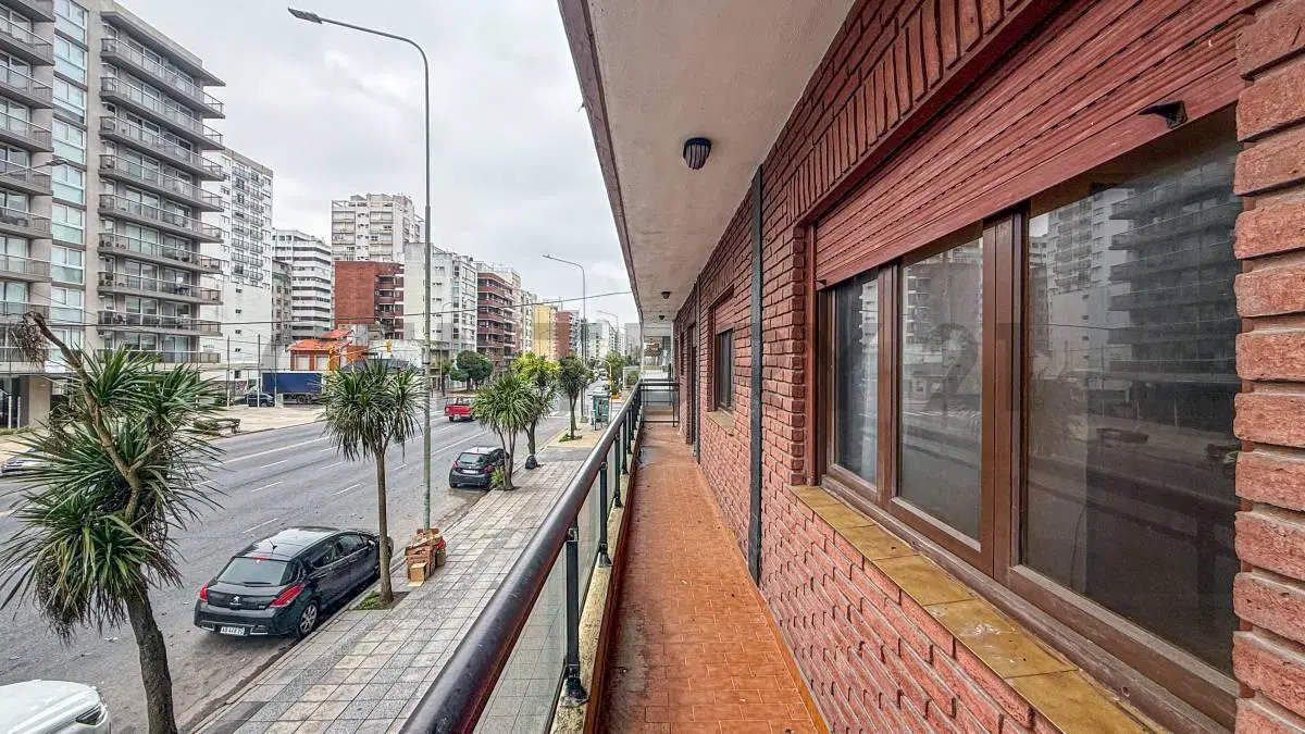 VENTA DEPARTAMENTO 3 AMBIENTES AL FRENTE LA PERLA 4