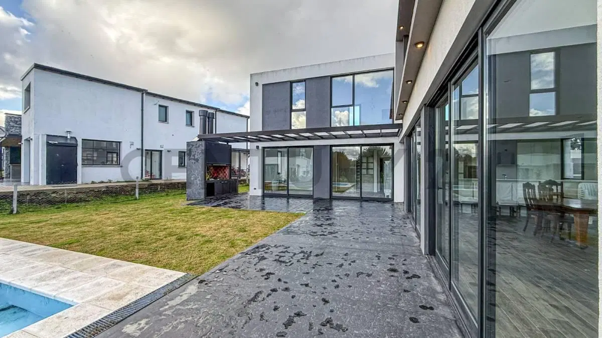 VENTA CASA 5 AMBIENTES A ESTRENAR RUMENCÓ JOVEN 5