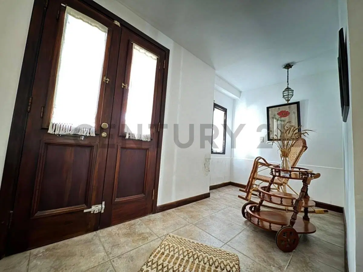 Chalet de Categoría 4 Ambientes en Venta Barrio la Florida 2