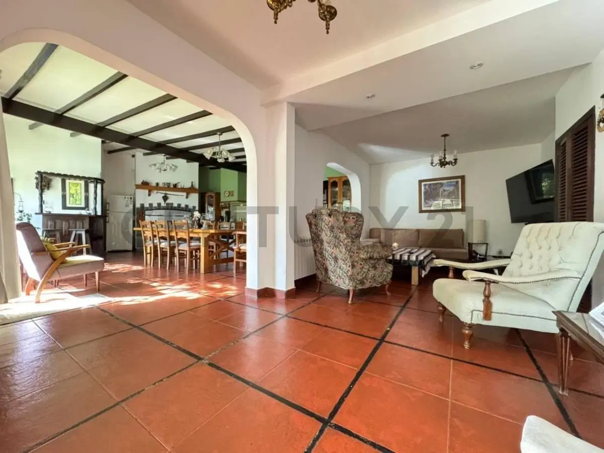 Chalet de Categoría 4 Ambientes en Venta Barrio la Florida 4