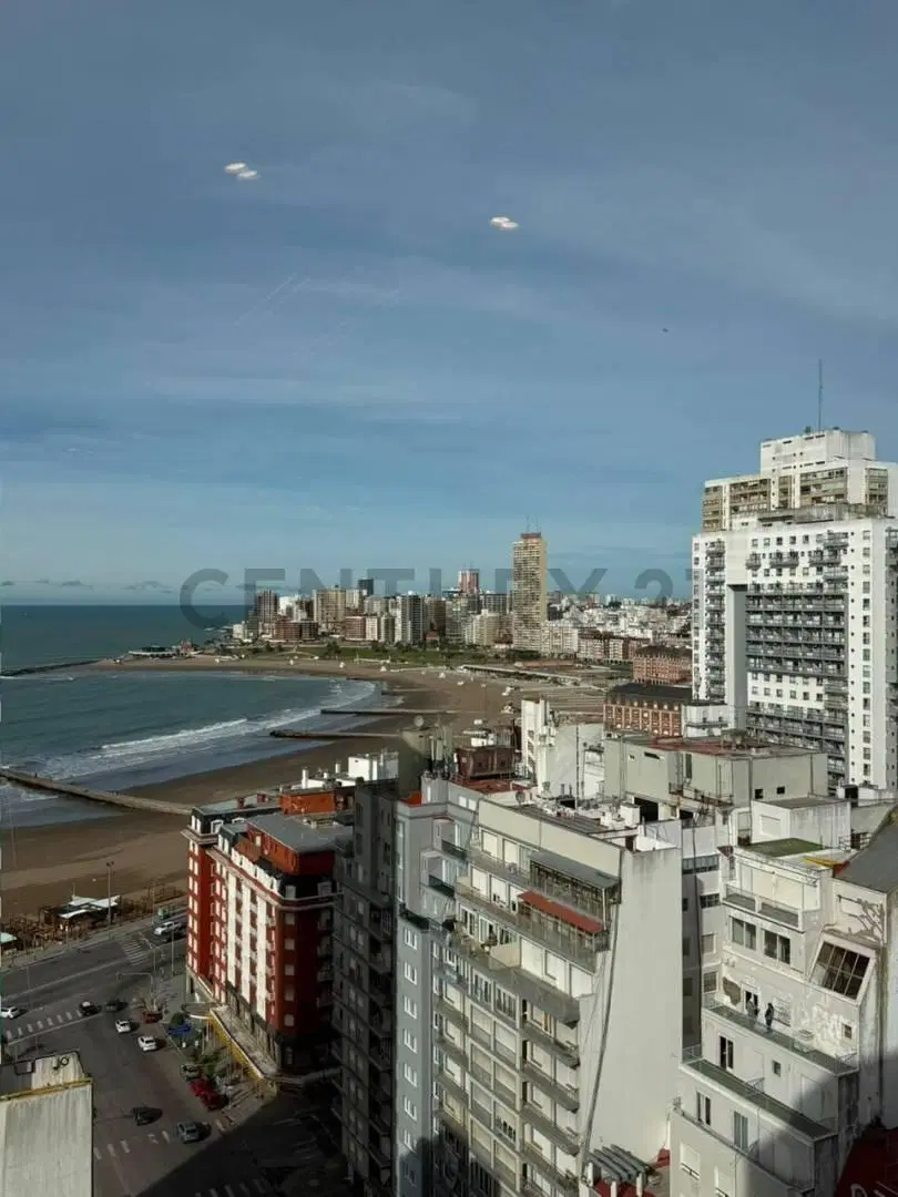 Departamento 3 ambientes c/ balcón y  cochera vista al mar 2