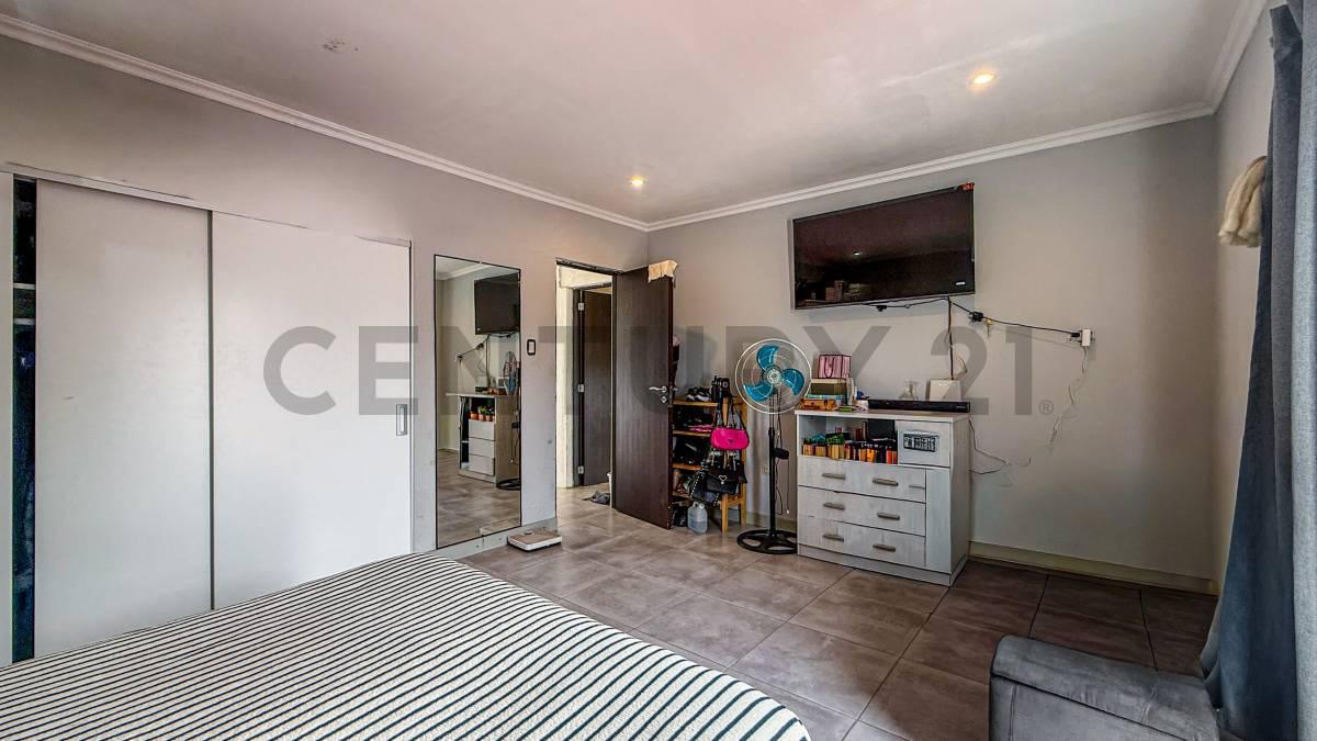Foto de Moderna casa de 3 ambientes con 2 baños, 150 m² cubiertos y amplio parque – Faro Norte, imagen 2