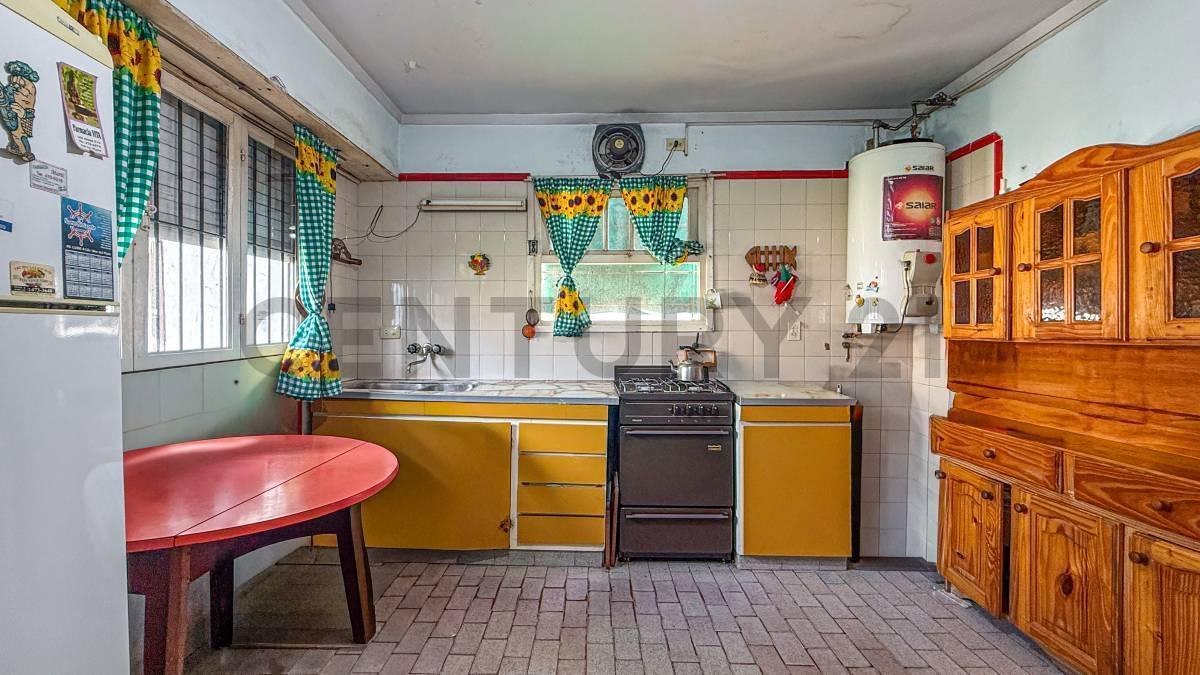 Foto de Venta Casa 3 Ambientes con garaje y parque Villa Primera, imagen 3